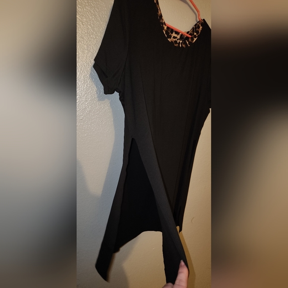 Plus size top - Picture 2 of 3